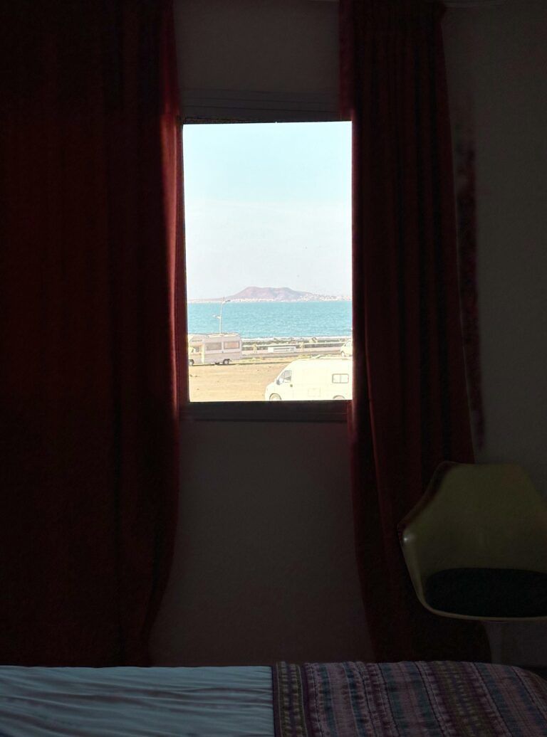 Vistas a Lanzarote esde mi habitación en el No-Hotel Buendía Corralejo